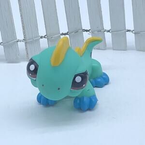 Littlest Pet Shop LPS Figure -- #651 Green Iguana Lizard w Blue & Yellow Accents